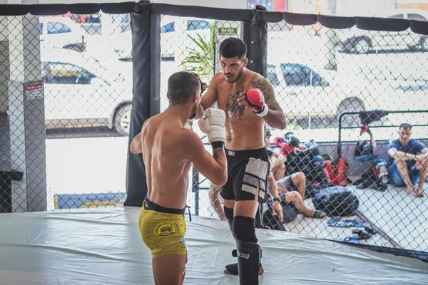 Former les jeunes footballeurs à éviter les cartons rouges